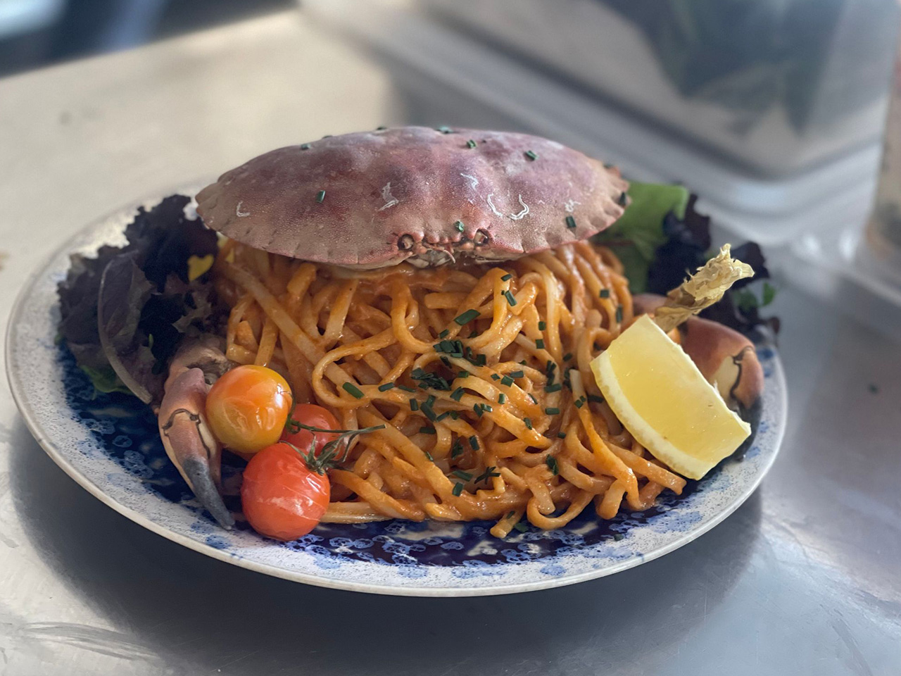 Spaghetti au tourteau et tomates cerises